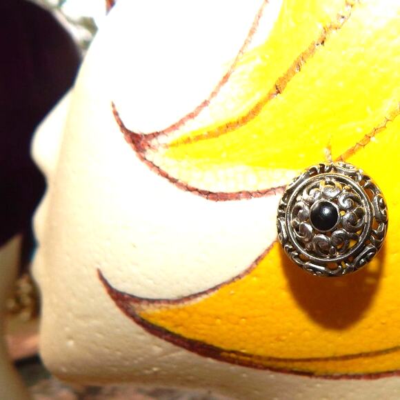 Vintage Classic Filigree Scrolled Stud Earrings - Picture 2 of 7